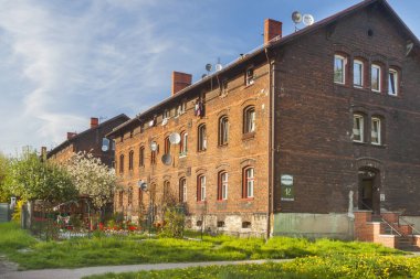 Polonya, Yukarı Silezya, Zabrze, Borsigwerk şirketi kasabası, ilkbaharda güneş ışığı