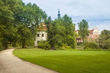 Muskauer Park 'taki Pueckler Şatosu, Bad Muskau, Saksonya, Yazın Almanya