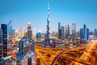 the skyline of dubai at night