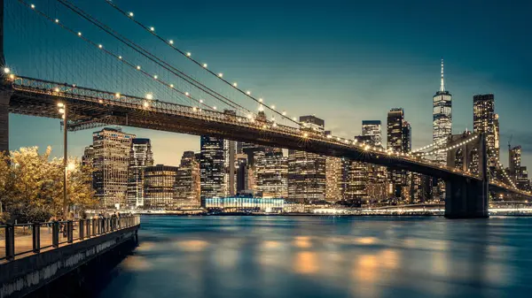 Geceleri New York Ufuk Çizgisi Stok Resim