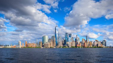 Manhattan, New York ufuk çizgisinde panoramik manzara