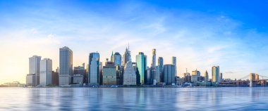Günbatımında New York 'un ufuk çizgisi