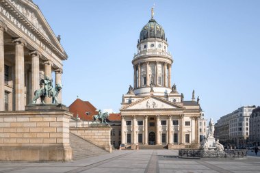 Berlin 'in ünlü jandarması. Konser salonu ve Alman katedrali.