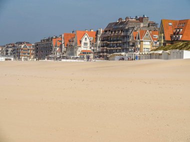 Belçika 'da sahilde yaşıyor ve kalıyoruz.. 