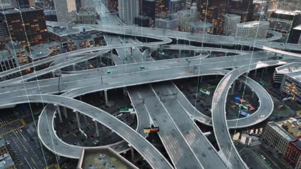 Автомобілі Їздять Міському Шосе Використовують Датчики Навігації Через Місто Футуристичні — стокове відео