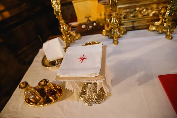Τελετουργικά Αντικείμενα Για Την Τελετή Του Γάμου Στην Εκκλησία — Φωτογραφία Αρχείου