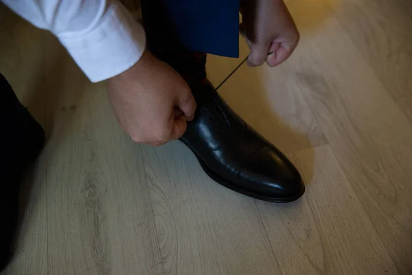 stock image man lacing his shoes