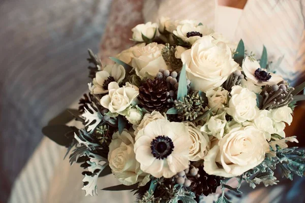 新娘的美丽婚礼花束 — 图库照片
