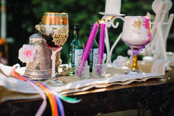 Bruiloft Tafel Zetting Met Zilveren Bel Kaarsen Wijnglazen — Stockfoto