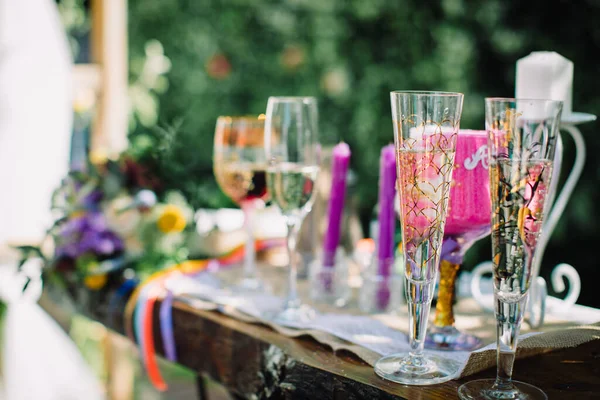 Bruiloft Instelling Van Tabel Met Wijnglazen — Stockfoto