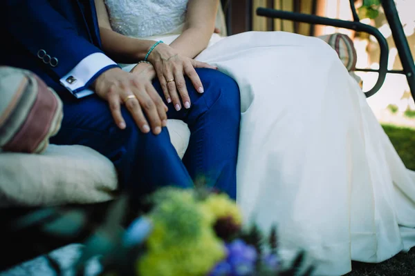 Bride Groom Sitting Together Holding Hands — 스톡 사진