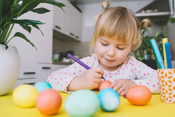 Smiling Little Girl Colorful Eggs Preparing Easter Holiday Kids Painting — Stock fotografie
