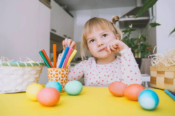 Smiling Little Girl Colorful Eggs Preparing Easter Holiday Kids Painting — 스톡 사진