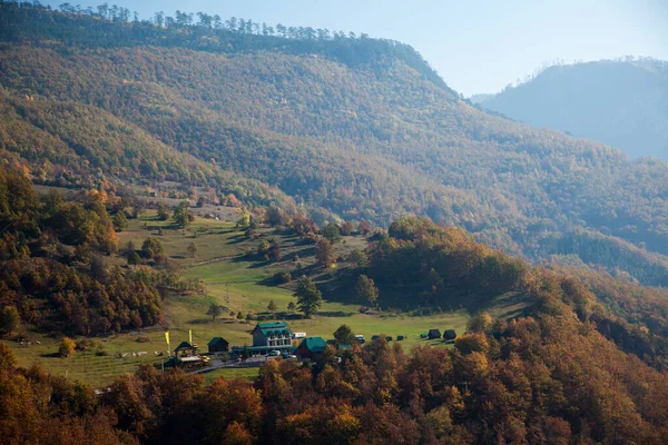 Podzimní Pohled Horskou Vesnici — Stock fotografie