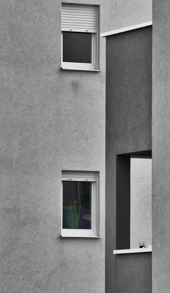 Moderno Edifício Apartamentos Preto Branco Com Janela — Fotografia de Stock