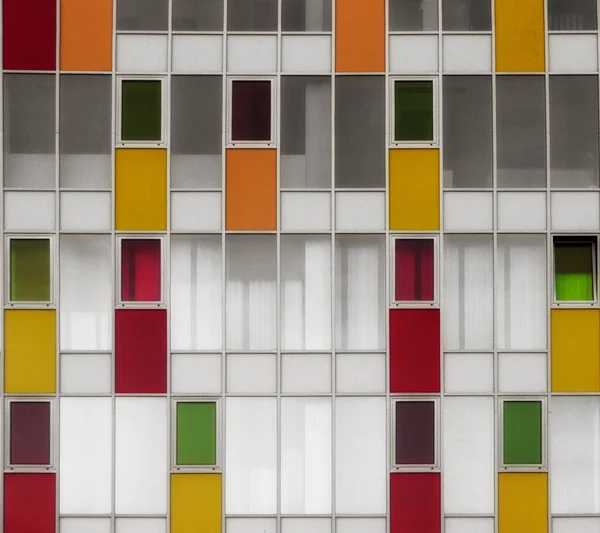 Bâtiment Architecture Moderne Avec Des Fenêtres Colorées — Photo