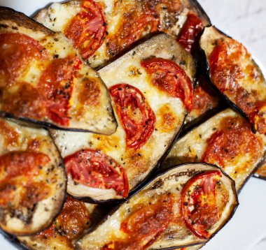 fırında pişmiş patlıcan 