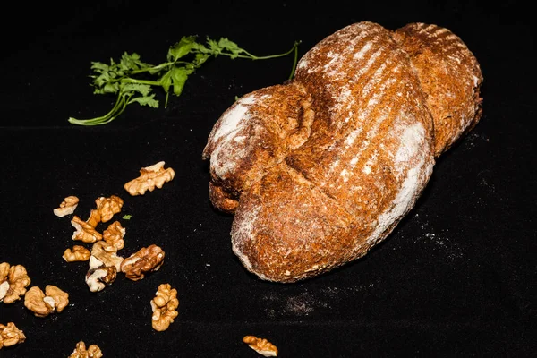 Čerstvý Chléb Černém Pozadí Zavřít — Stock fotografie