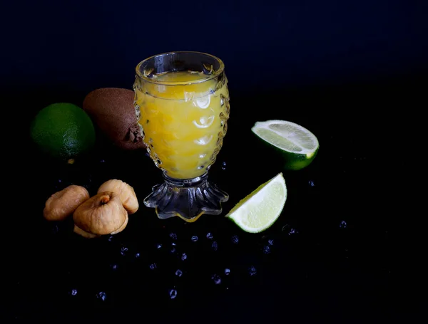 Glas Tequila Met Kalk Zout Zwarte Achtergrond — Stockfoto