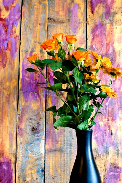 Букет Цветов Вазе Деревянном Столе — стоковое фото