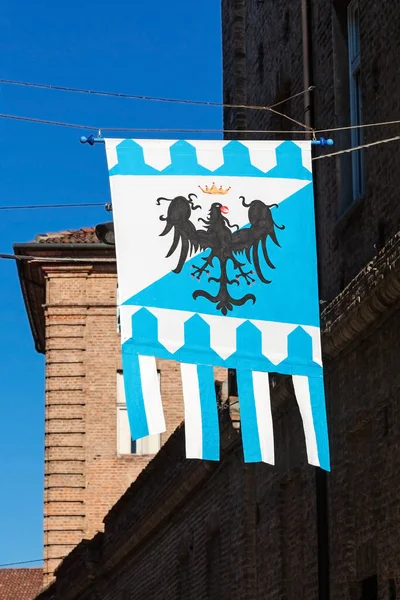アスティ ピエモンテ イタリア パリ大聖堂区の旗 ストックフォト