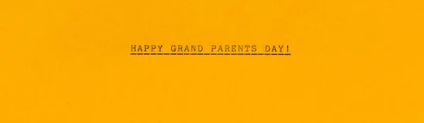 幸せな祖父母の日 水平黄色の紙に ストック写真