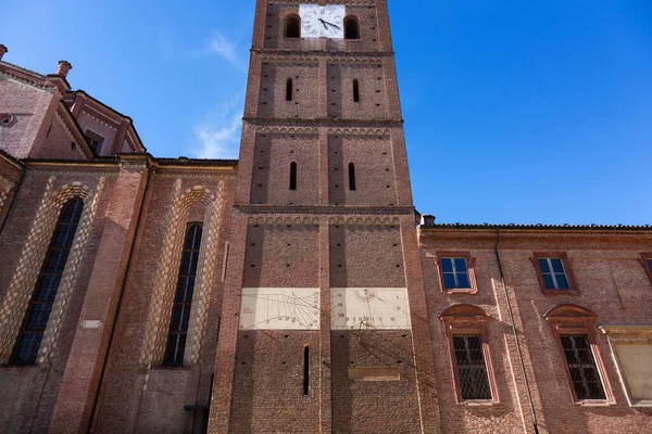 Άστι Καθεδρικός Ναός Cattedrale Santa Maria Assunta Λεπτομέρεια Καμπαναριού Ηλιακό — Φωτογραφία Αρχείου