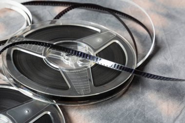 8 mm 'lik film şeritleri. Stüdyo çekimi.