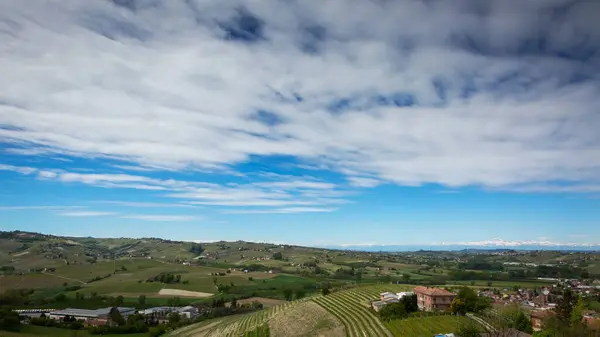 Piedmont Astigiano 국가와 언덕과 배경에 로열티 프리 스톡 이미지
