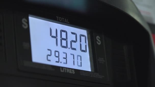 Pantalla Una Bomba Gas Que Muestra Aumento Los Precios Gasolina — Vídeos de Stock