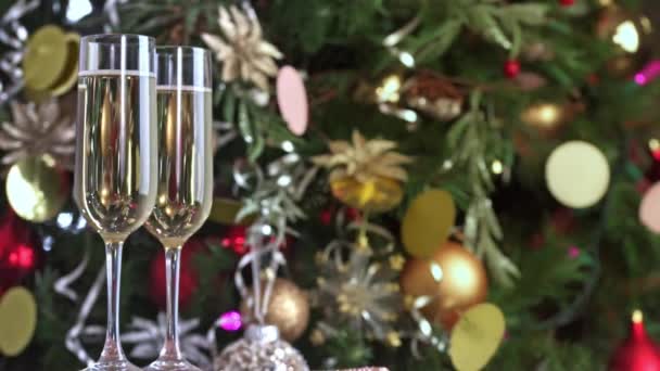 Glass Champagne Julepynt Julepynt Med Gule Røde Pærer Julelys – stockvideo