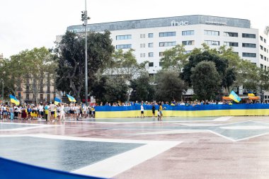 Zamanımızın tarihi. İspanya 'daki Ukrayna' yı desteklemek için Plaza Catalunya 24.08.2024 'te toplanın.  