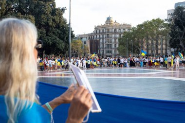 İspanya 'da Barcelona' daki Plaza Catalunya 'da Ukrayna' yı desteklemek için toplanın. 08 / 24 / 2024