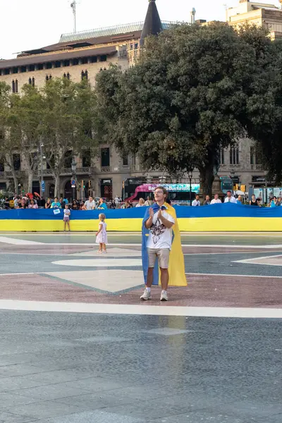 İspanya 'daki Ukrayna' yı desteklemek için Plaza Catalunya 24.08.2024 'te toplanın.