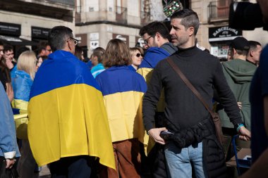 Katalonya 'da, Ukrayna bayraklı insanlar sokaklara döküldü. 1000 günlük savaş. Ukraynalıların Barselona 'daki mitingi, İspanya 25.11.2024