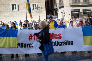 İspanya 'daki Ukraynalı aktivistler bir mitingde barış için savaşıyorlar. 1000 günlük savaş. Ukraynalıların Barselona 'daki mitingi, İspanya 25.11.2024