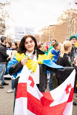 Gürcistan, Ukrayna 'daki Plaza Catalunya' daki 3 yıllık savaş gösterisini destekliyor. Ukraynalıların Barselona 'daki mitingi 02.23.2025