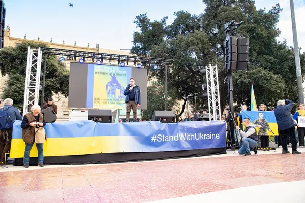 Ukrayna 'da 3 yıl süren Ukrayna savaşı onuruna Plaza Catalunya' da yapılan gösteri. Ukraynalıların Barselona 'daki mitingi 23.02.2025