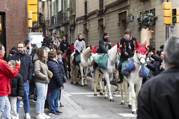 İspanya 'daki Sant Mdir Festivali sırasında sokak alayı. İspanya, Barselona 03.03.2025 