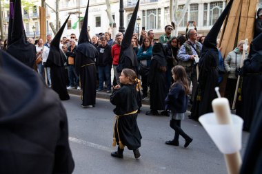 İspanya 'da Semena Santa' nın Nasıralılarıyla dini geçit töreni, Barcelona 04.18.2025