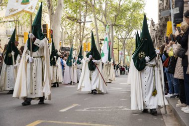 İspanya 'da Semena Santa' nın Nasıralılarıyla dini geçit töreni, Barcelona 04.18.2025