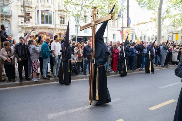İspanya 'da Semena Santa' nın Nasıralılarıyla dini geçit töreni, Barcelona 04.18.2025
