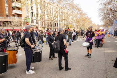 İspanya 'daki geçit töreninde davulcu Barcelona 25.01.2025