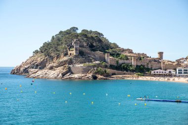 Kosta Brava kıyısındaki tarihi Muralles de Tossa de Mar Şatosu 12.05.2024 İspanya