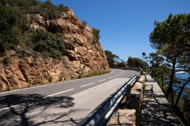 İspanya 'ya giden Bassline Ascent Yolu, Coastal Groove. Dağlarda dön.