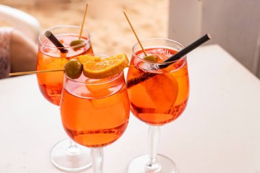 Yaz Esintisi ve Aperol Spritz Yakın plan