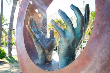 Sanat Bacardi Anıtı Miras Tanıma. İspanya Sitges 'de Sembol Elleri Tutma Tarihi