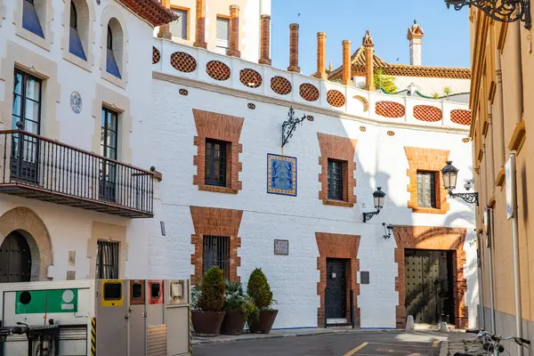 Akdeniz tarzında tarihi bir bina. İspanya Siteleri 30.06.2025