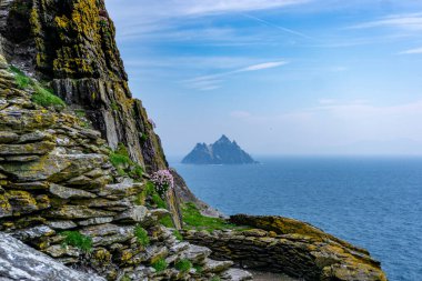 Skellig 'den İskelet Rock Manastırı' na ait küçük bir manzara 