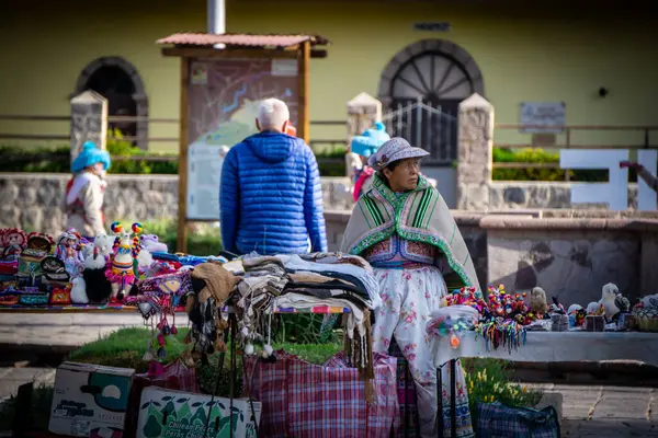 Yanque köyünde Peru 'da Peru' nun geleneksel giysileri yerel mirası ön plana çıkarıyor.